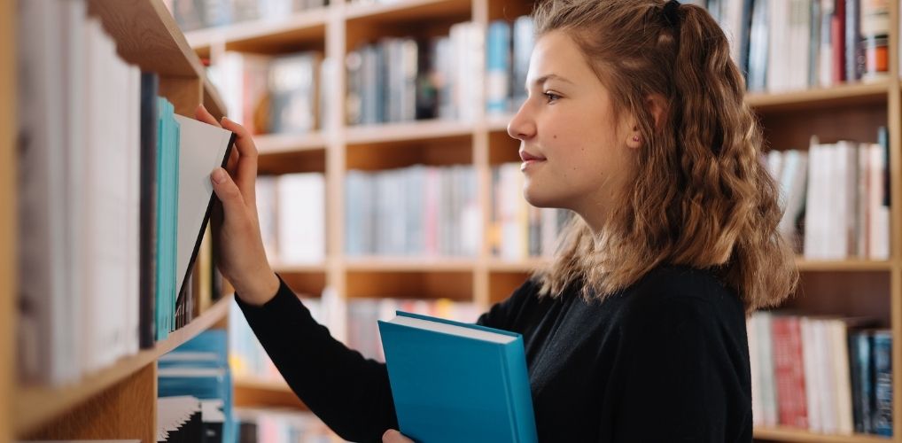 Student in library